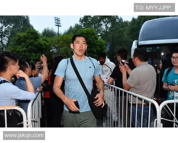 张庆鹏的篮球人生：从青涩少年到职业明星的奋斗历程与心路历程